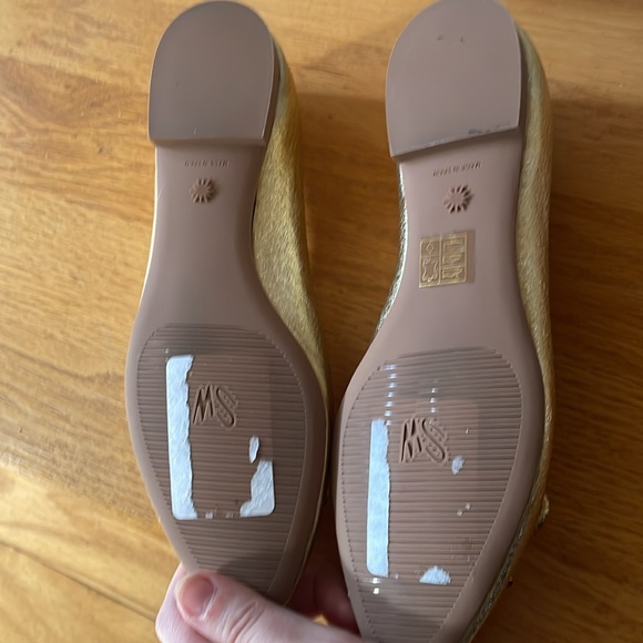 Stuart Weitzman Gabby Gold Ballet Flats - Picture 2 of 6